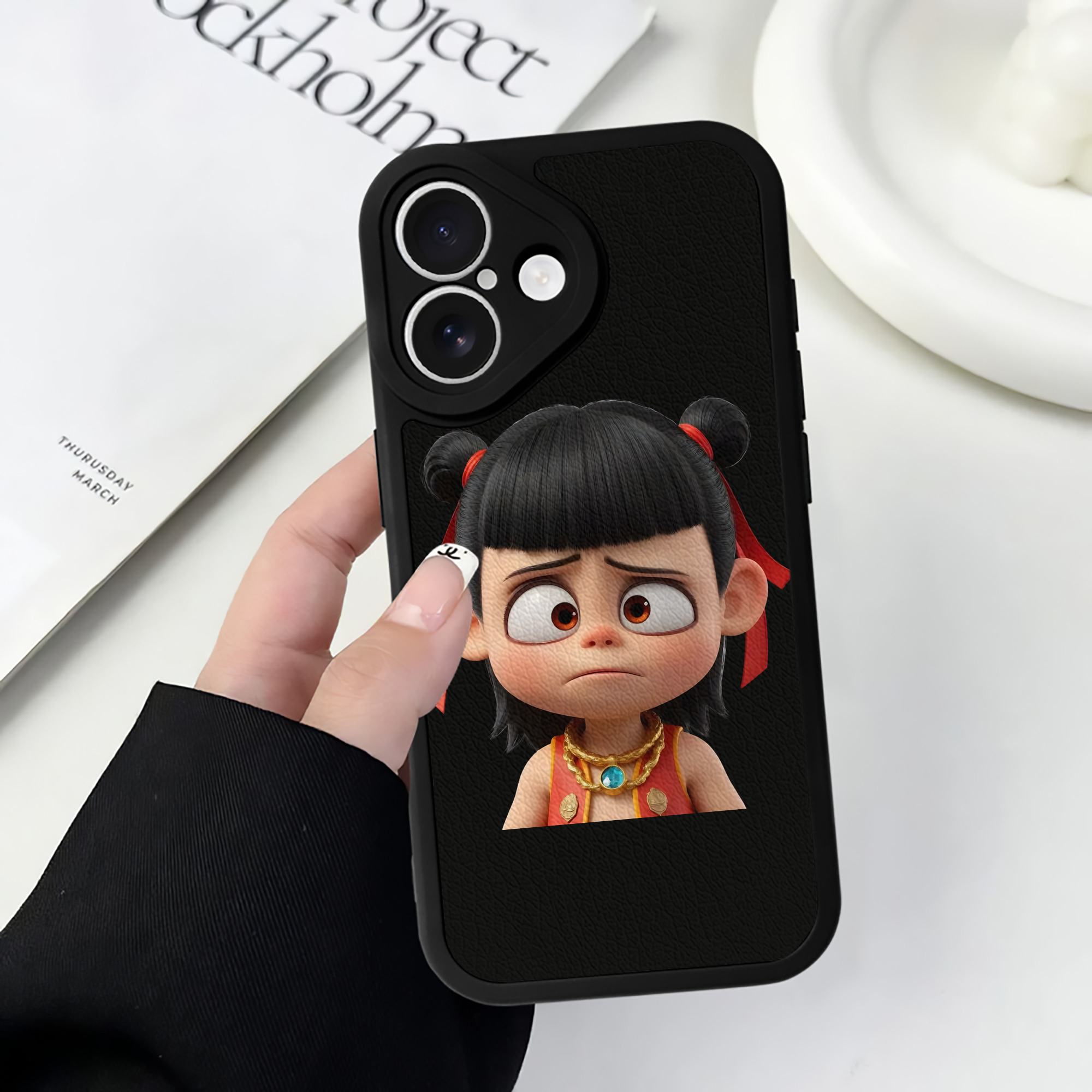 （画像用） Ne Zha 2 ナタ 魔童の大暴れ 【iPhone 16シリーズ対応】シリコンスマホケース（レザー調） 材質：シリコン